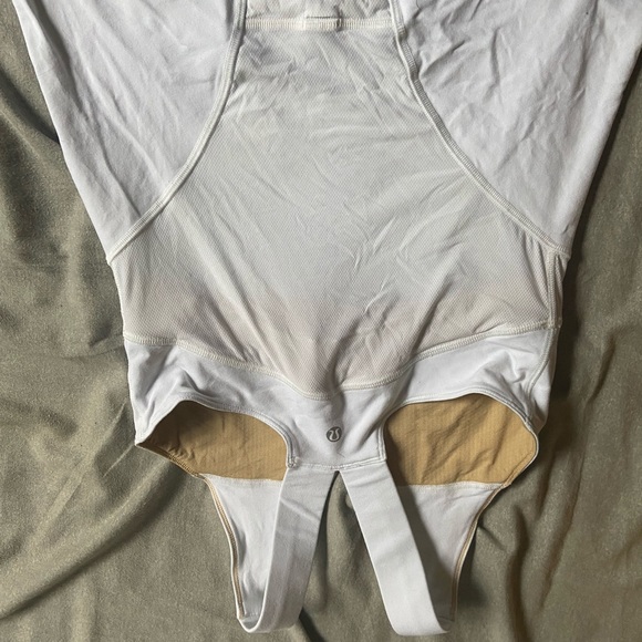 LULULEMON WHITE WORKOUT TOP SIZE 10 - Picture 2 of 2